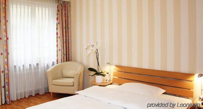 Hotel Roter Turm Solothurn Rum bild